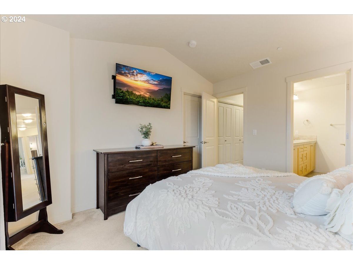 28355 SW VILLEBOIS DR N