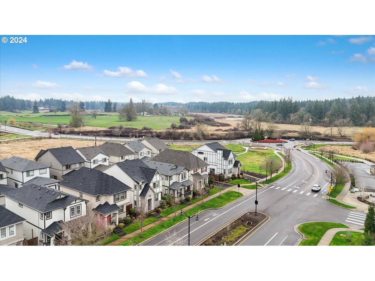 28355 SW VILLEBOIS DR N