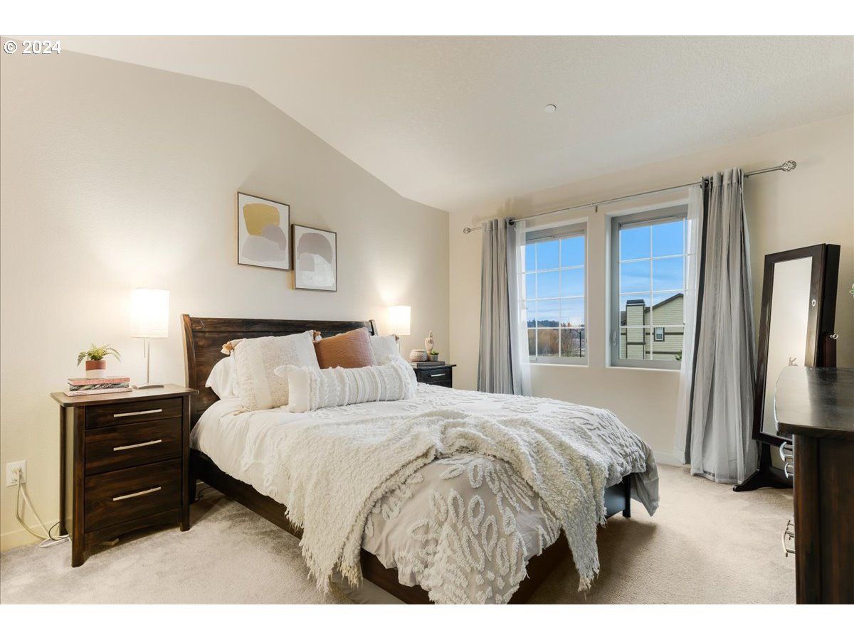 28355 SW VILLEBOIS DR N