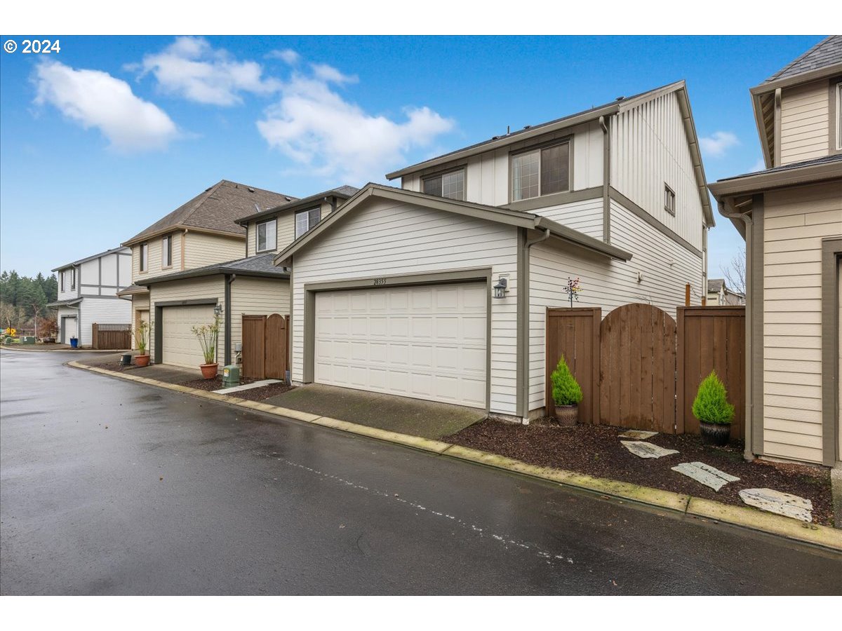 28355 SW VILLEBOIS DR N