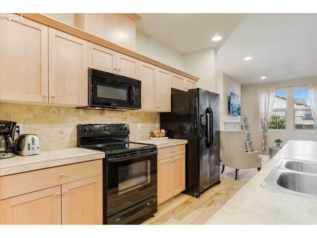 28355 SW VILLEBOIS DR N