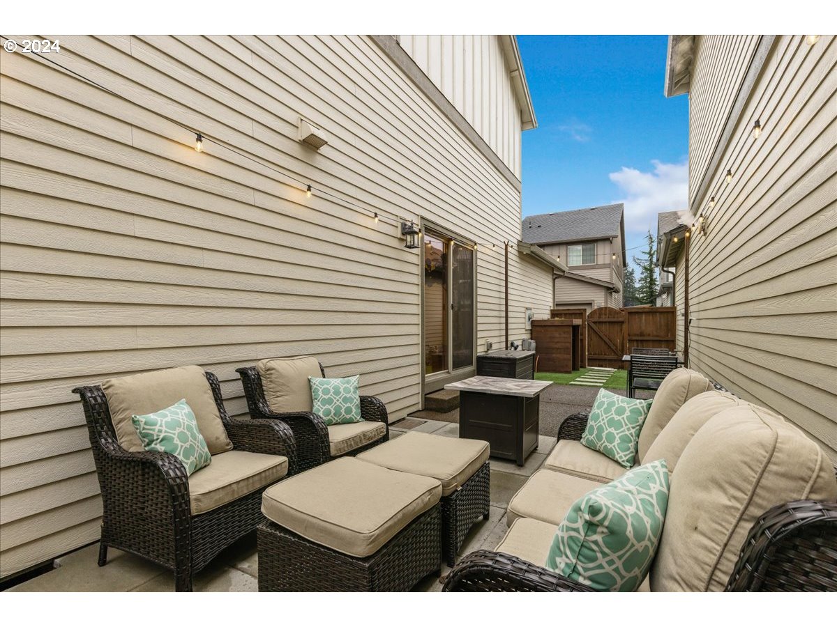 28355 SW VILLEBOIS DR N