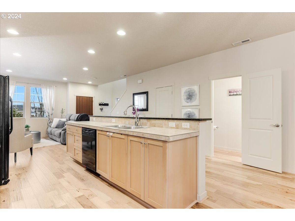 28355 SW VILLEBOIS DR N