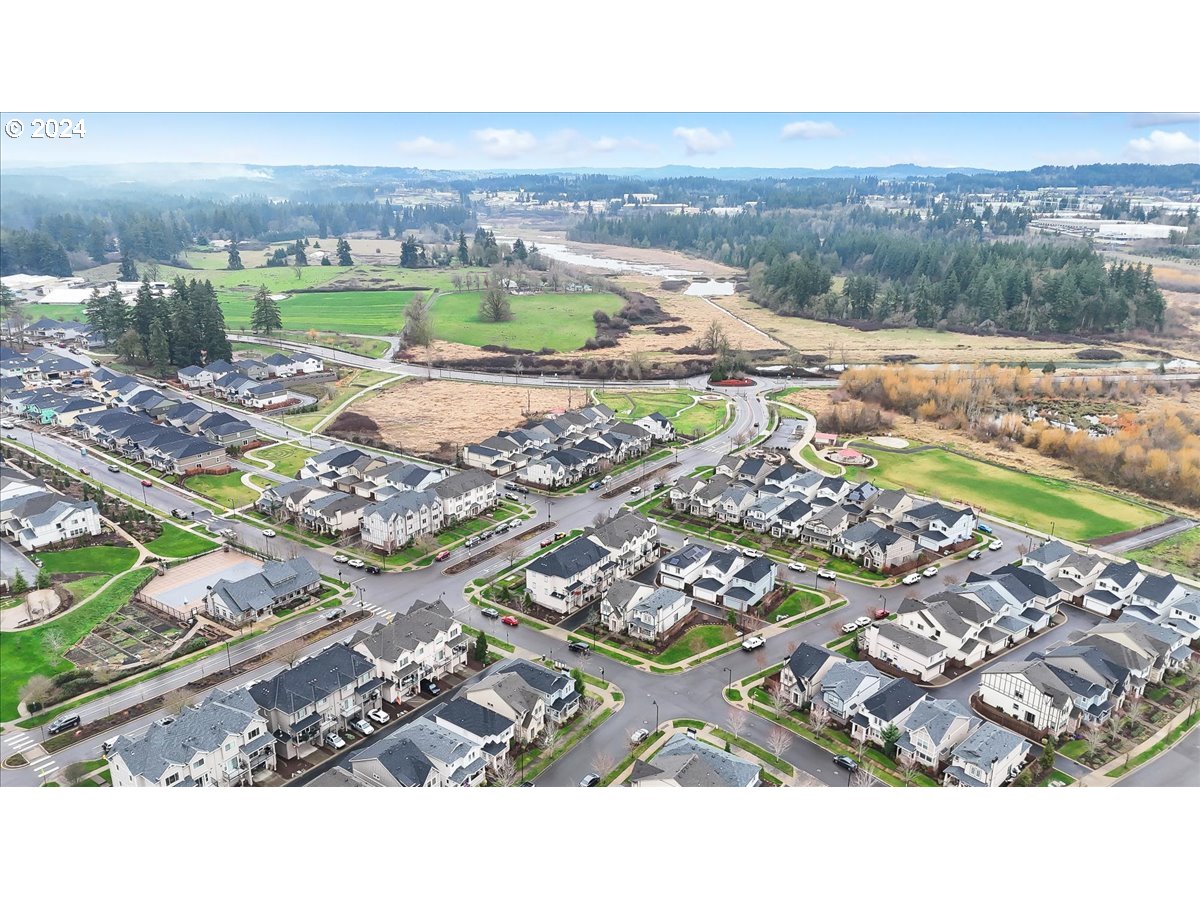 28355 SW VILLEBOIS DR N