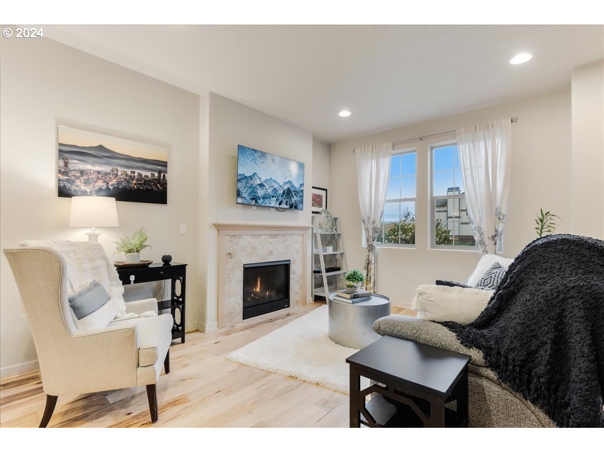 28355 SW VILLEBOIS DR N