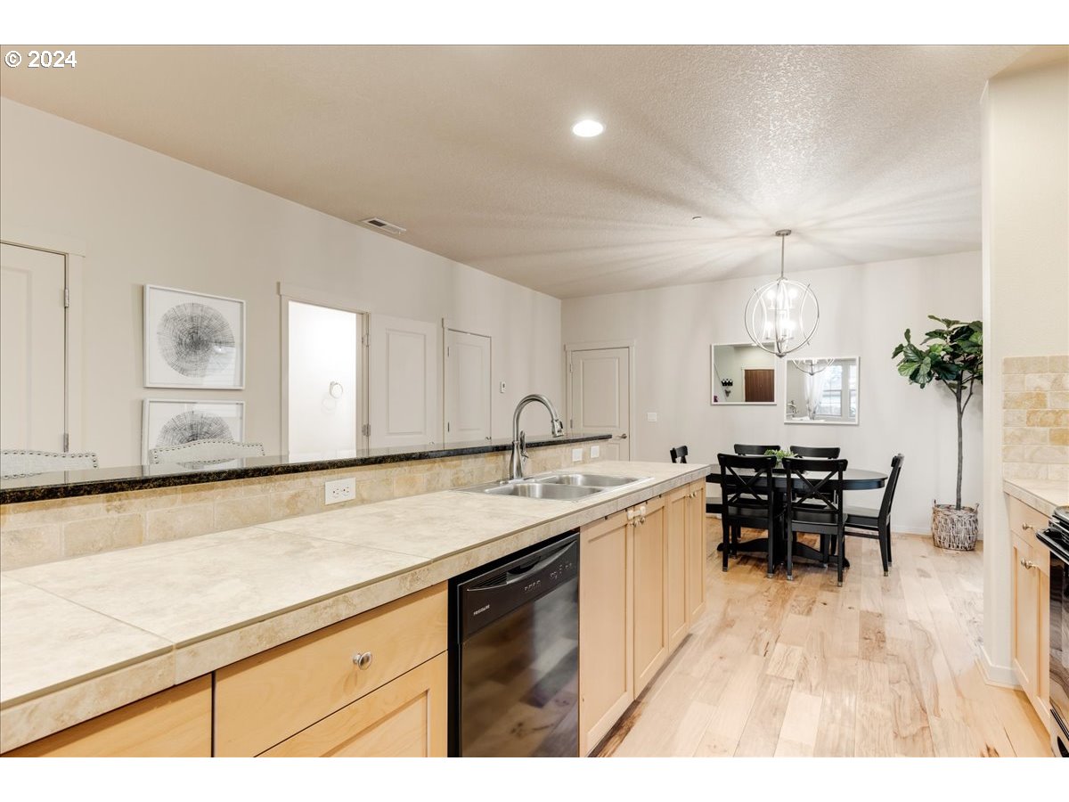 28355 SW VILLEBOIS DR N