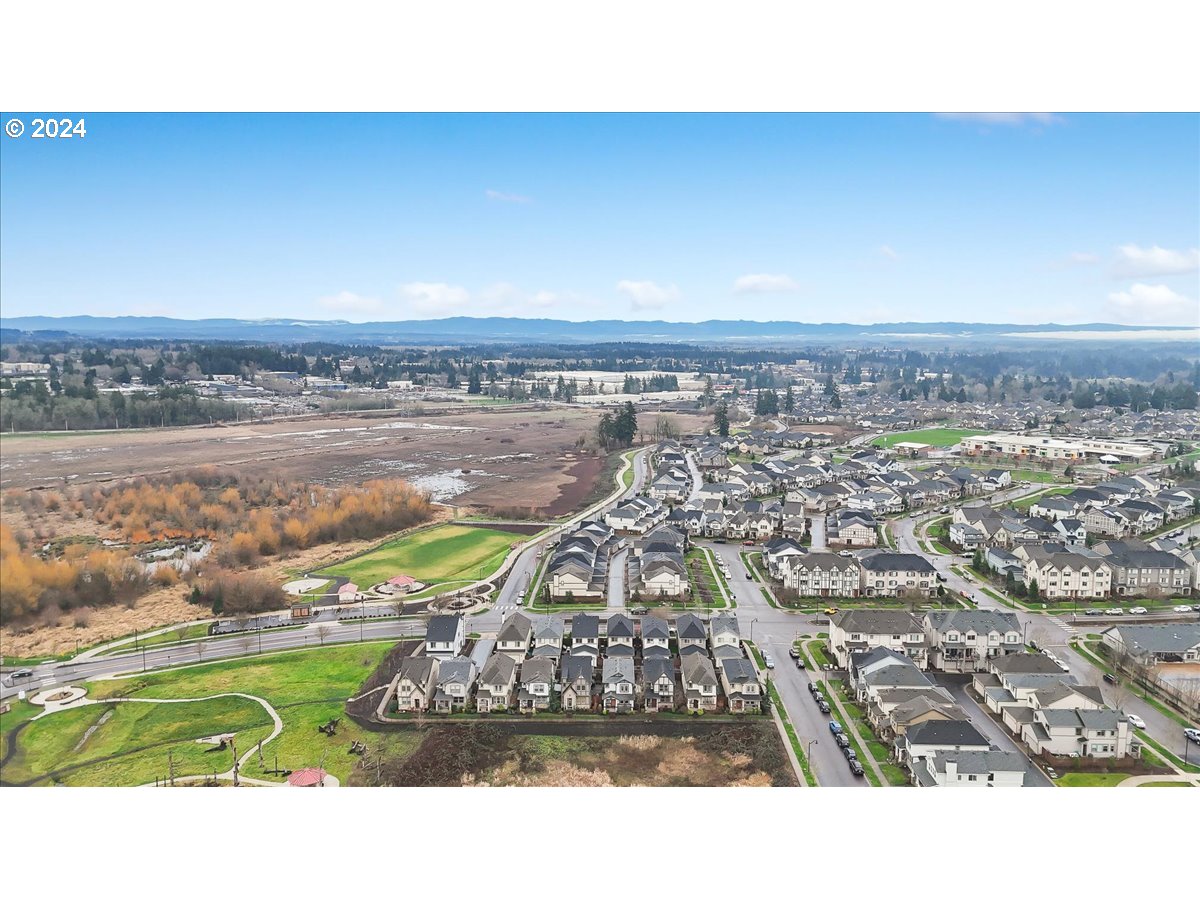 28355 SW VILLEBOIS DR N