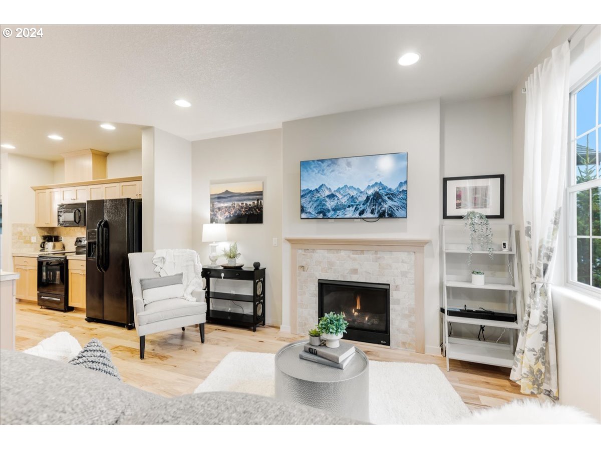 28355 SW VILLEBOIS DR N