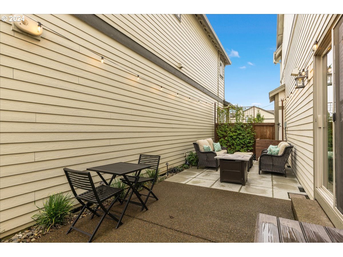 28355 SW VILLEBOIS DR N