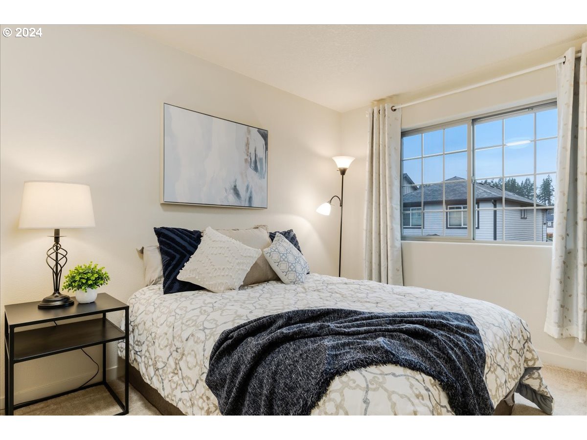 28355 SW VILLEBOIS DR N