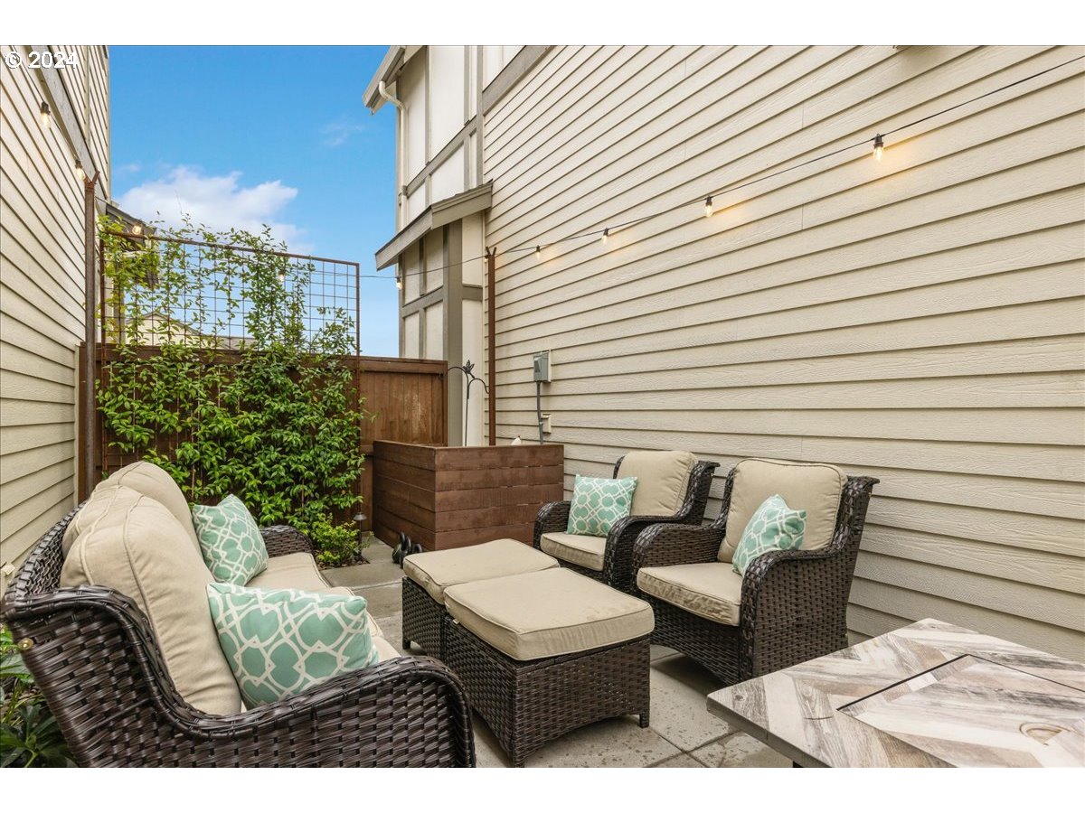 28355 SW VILLEBOIS DR N