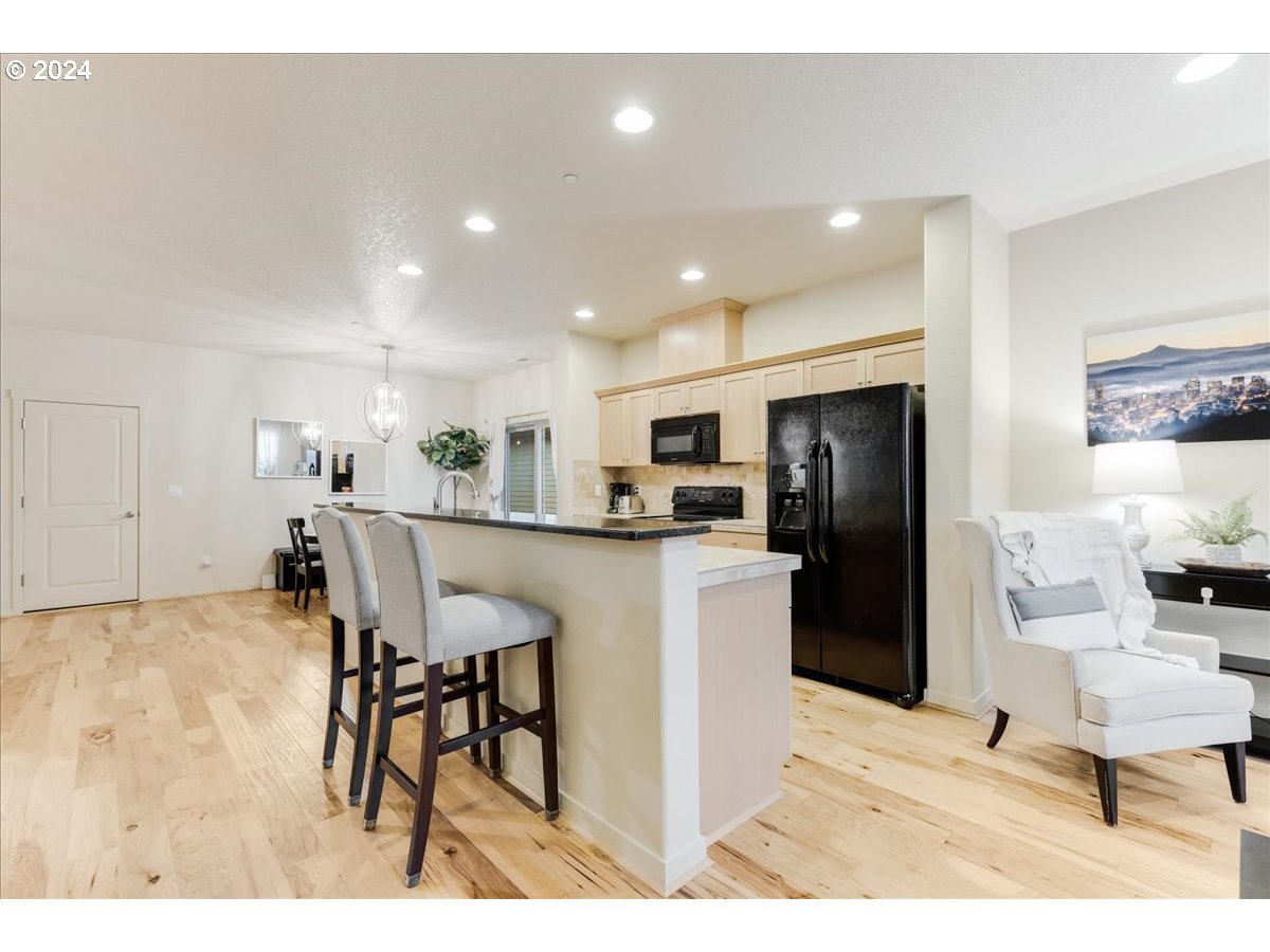 28355 SW VILLEBOIS DR N