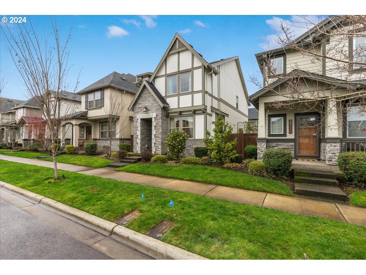 28355 SW VILLEBOIS DR N