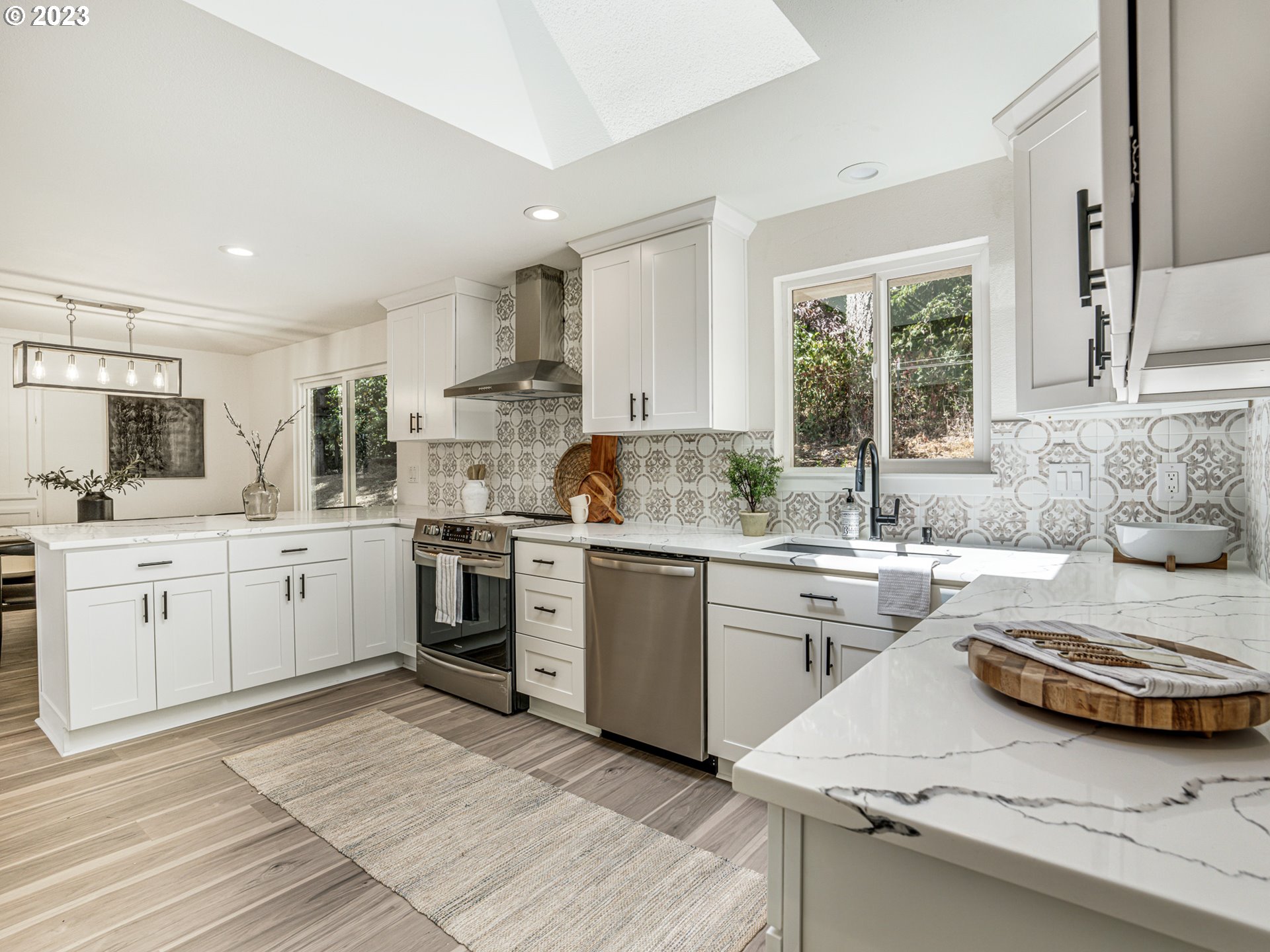 7740 NW HOOD VIEW CIR