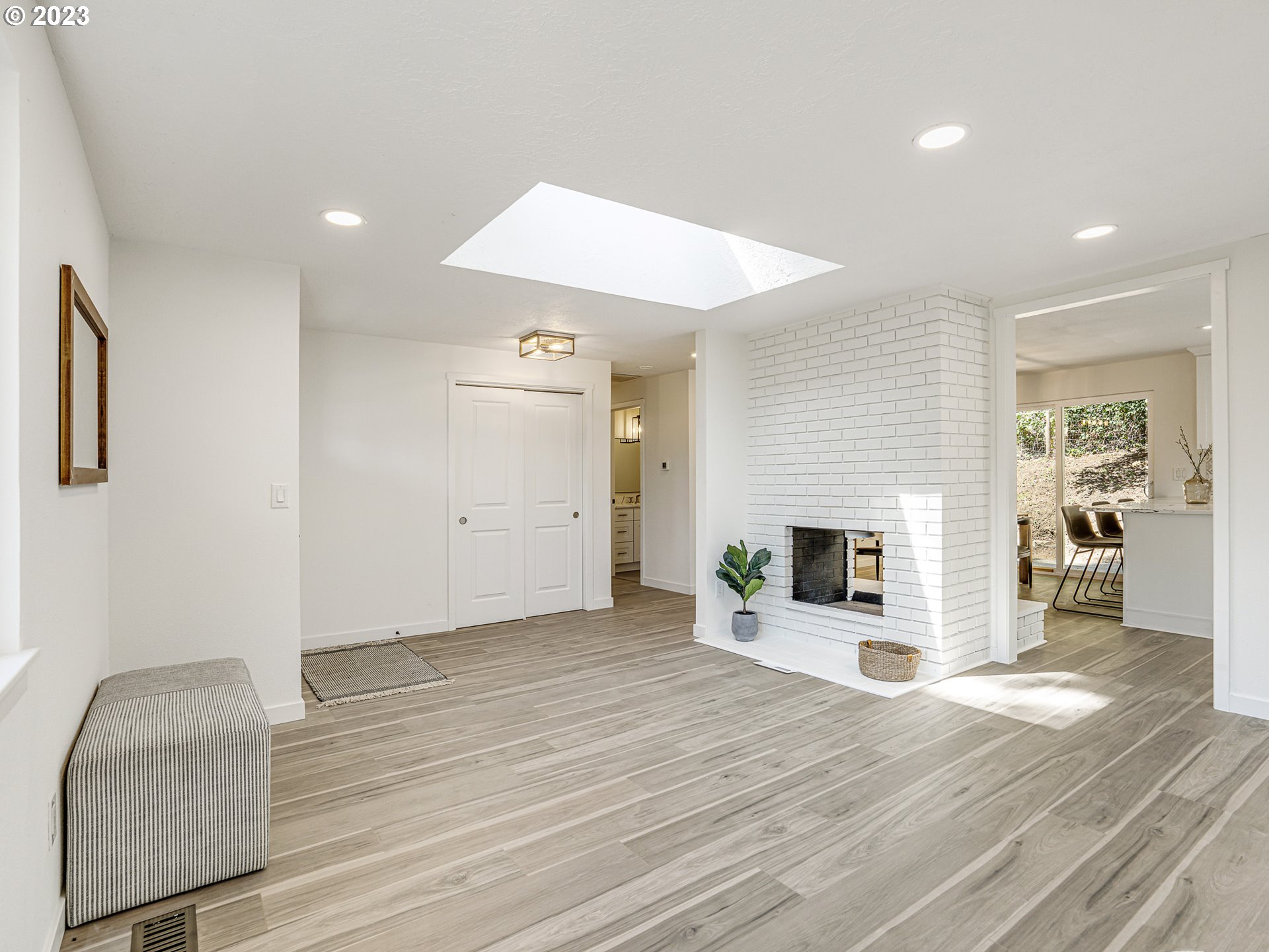 7740 NW HOOD VIEW CIR