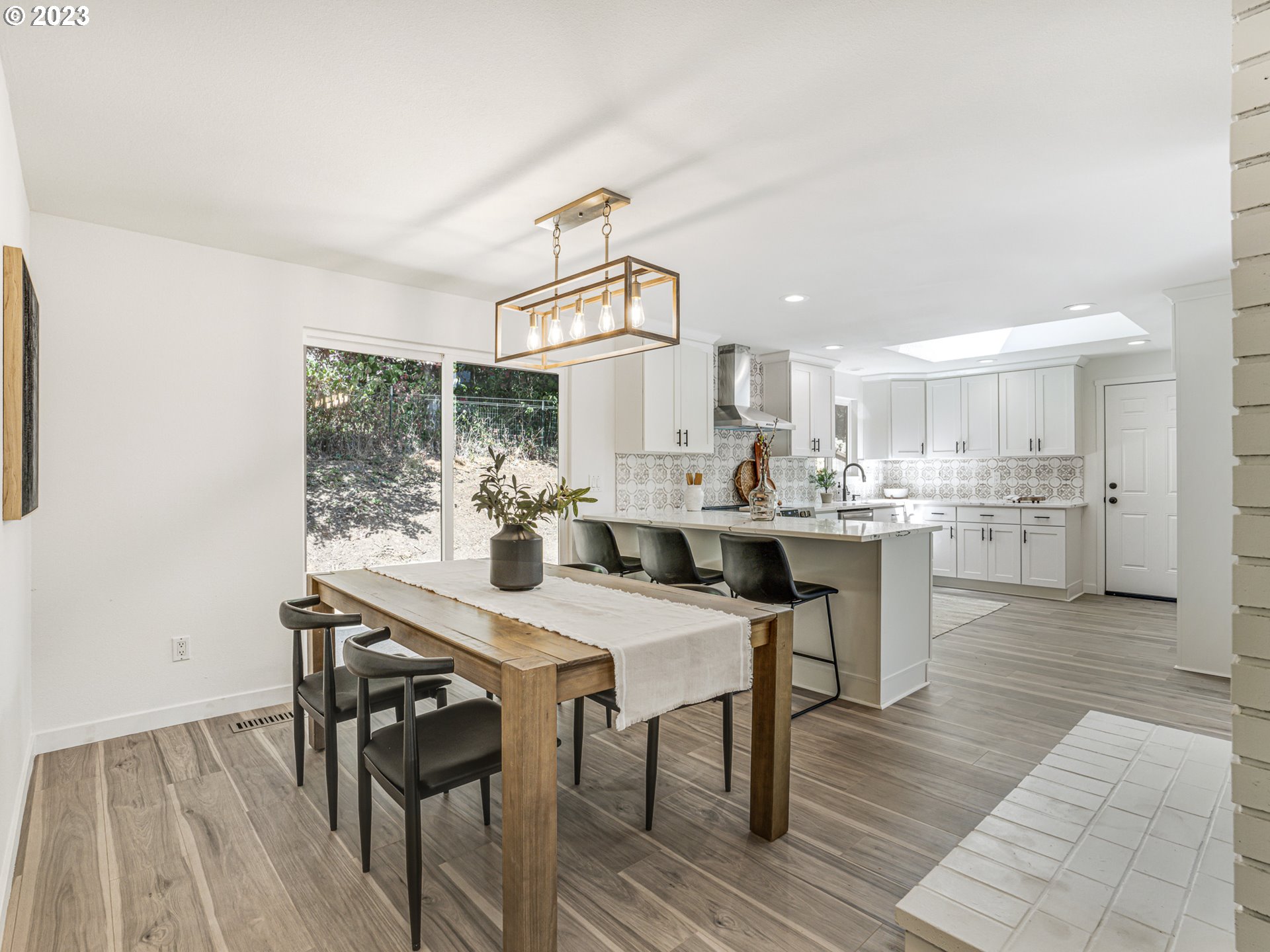 7740 NW HOOD VIEW CIR