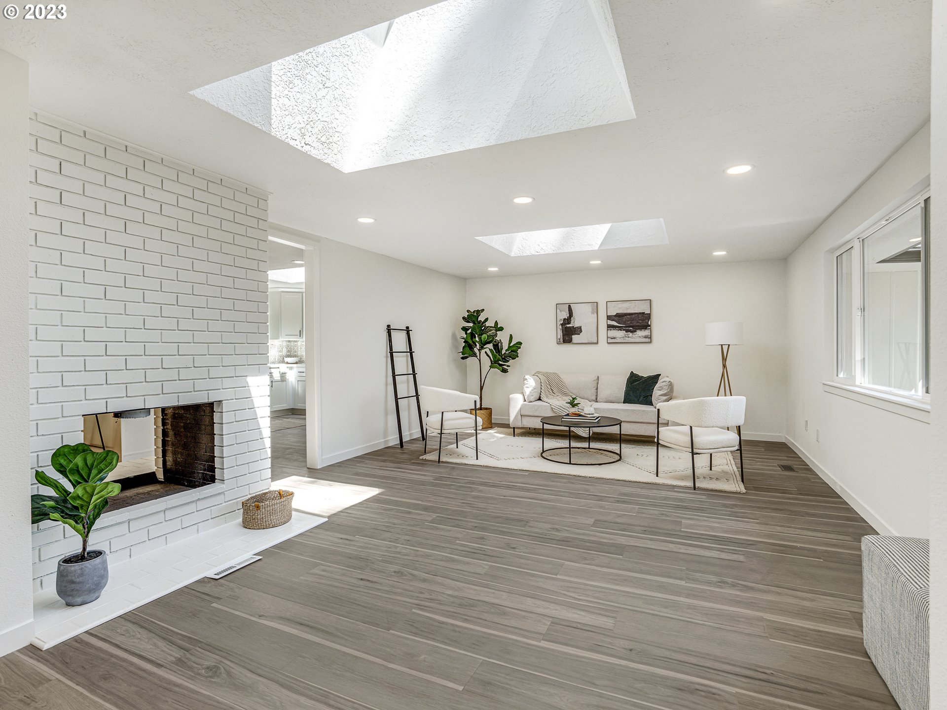 7740 NW HOOD VIEW CIR