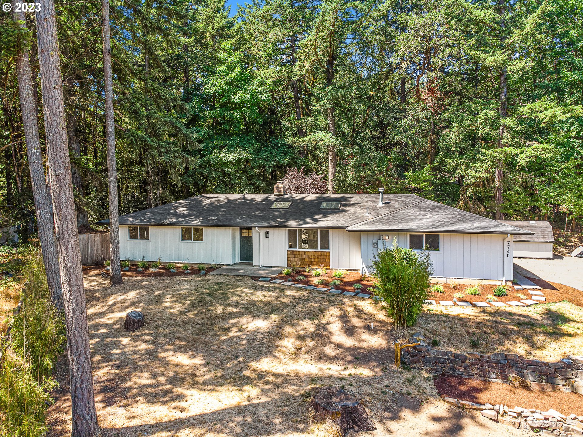 7740 NW HOOD VIEW CIR