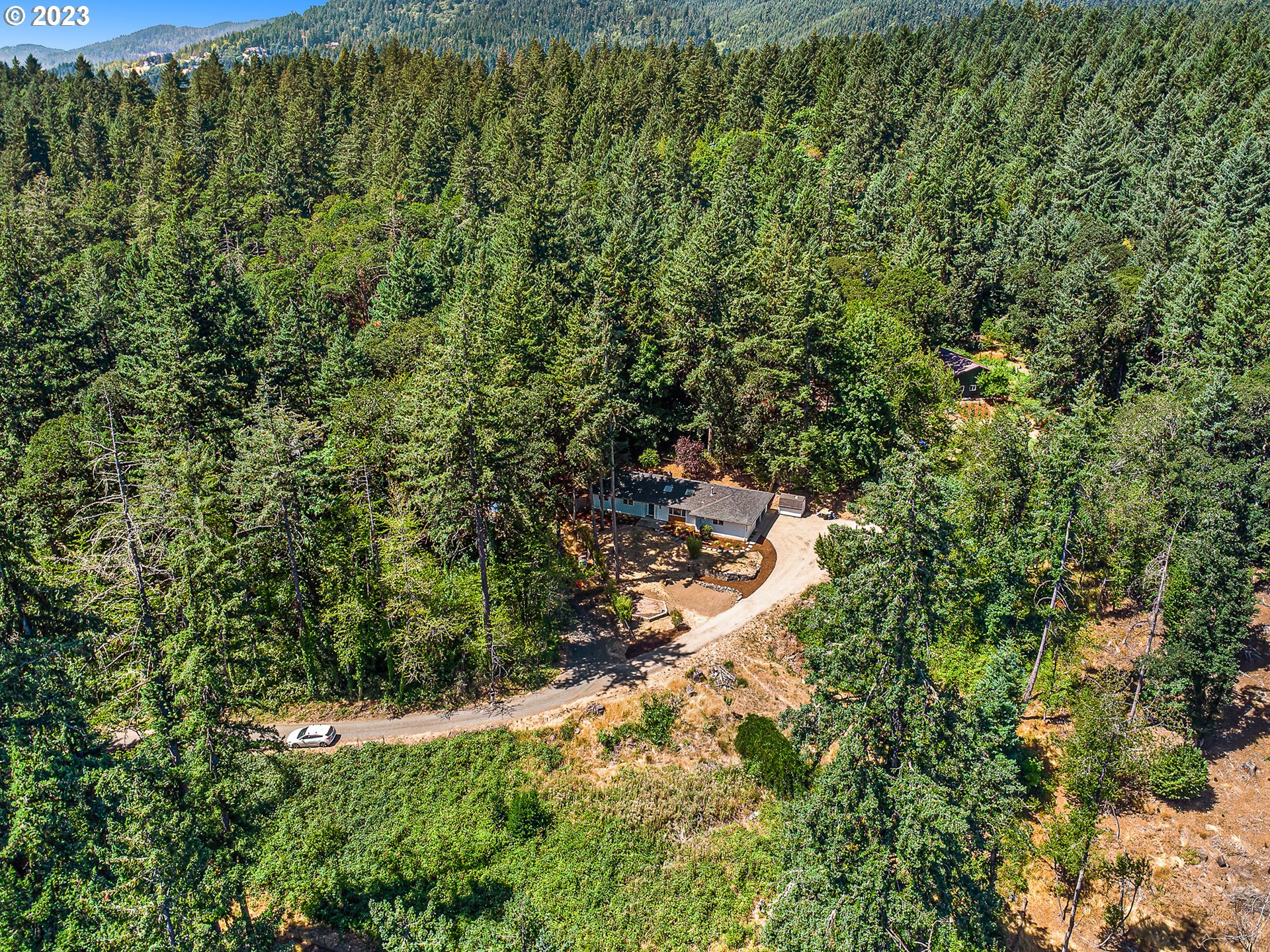 7740 NW HOOD VIEW CIR