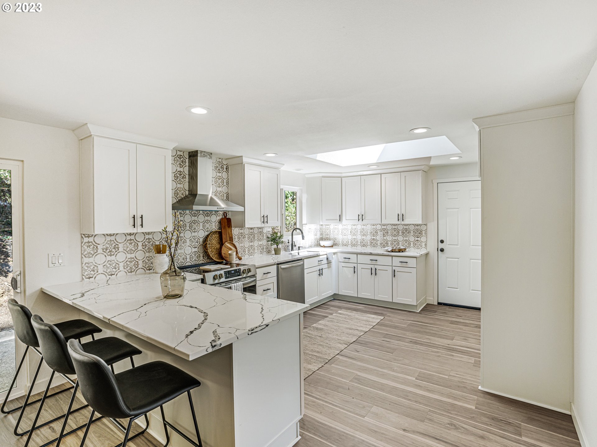 7740 NW HOOD VIEW CIR