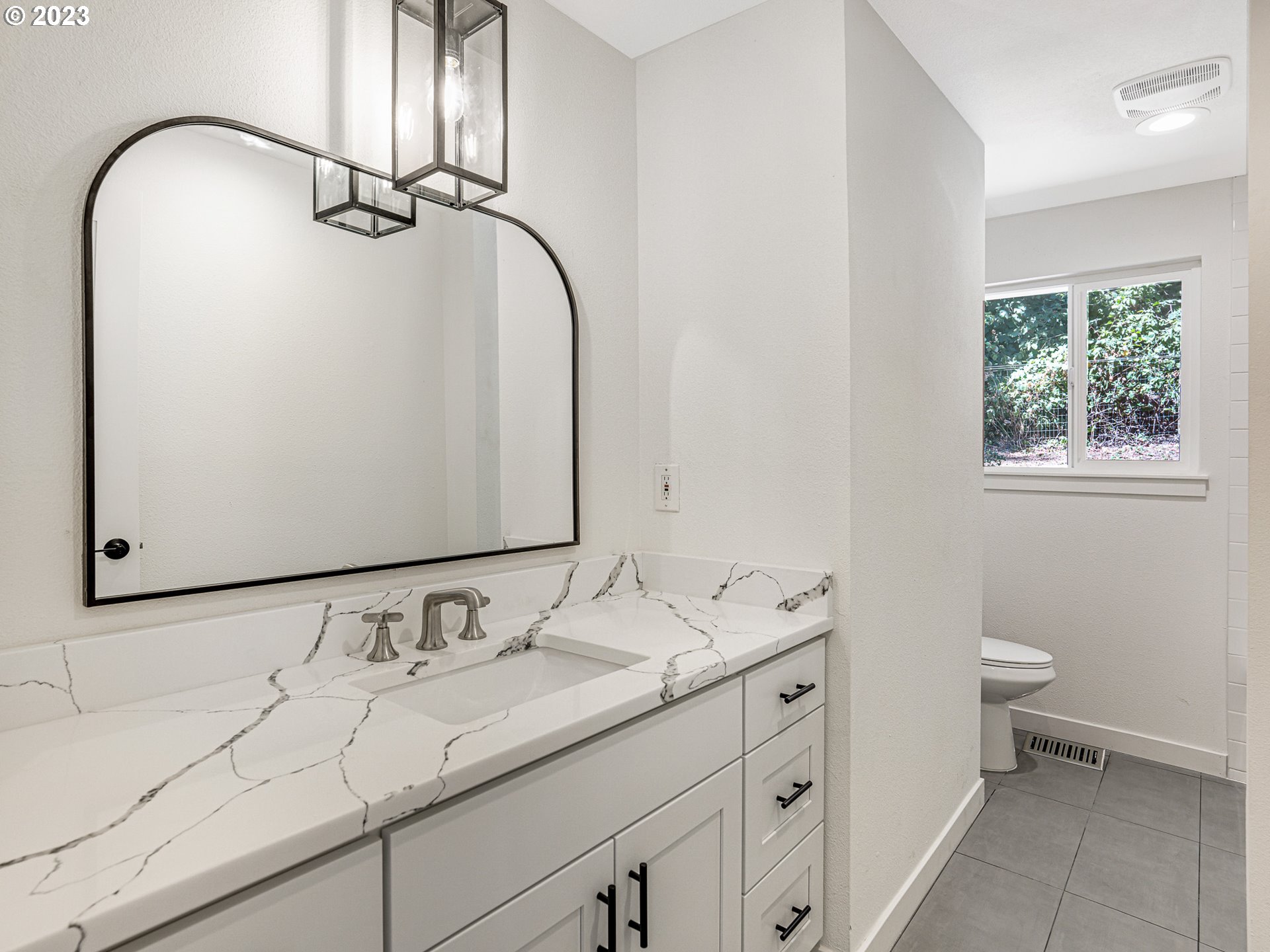 7740 NW HOOD VIEW CIR