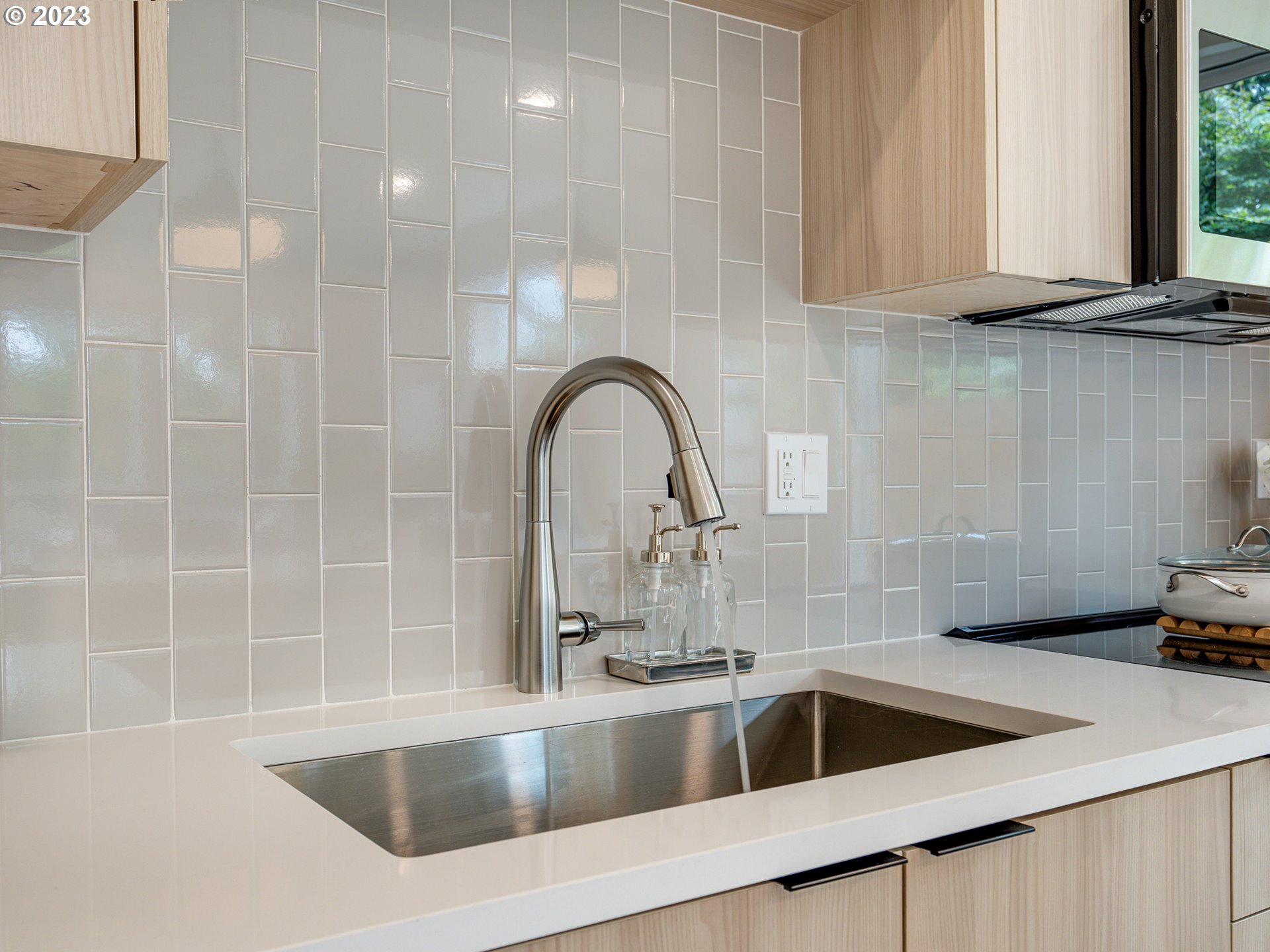 4130 NE Rodney AVE 1