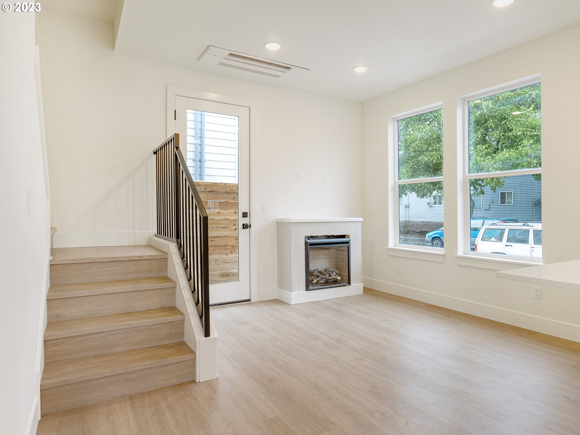 5605 N Lombard ST 11