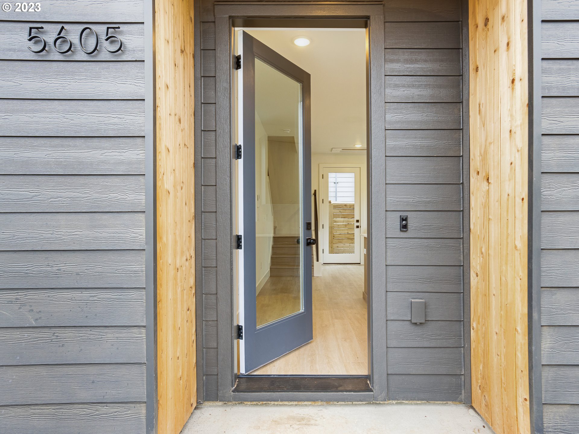 5605 N Lombard ST 11