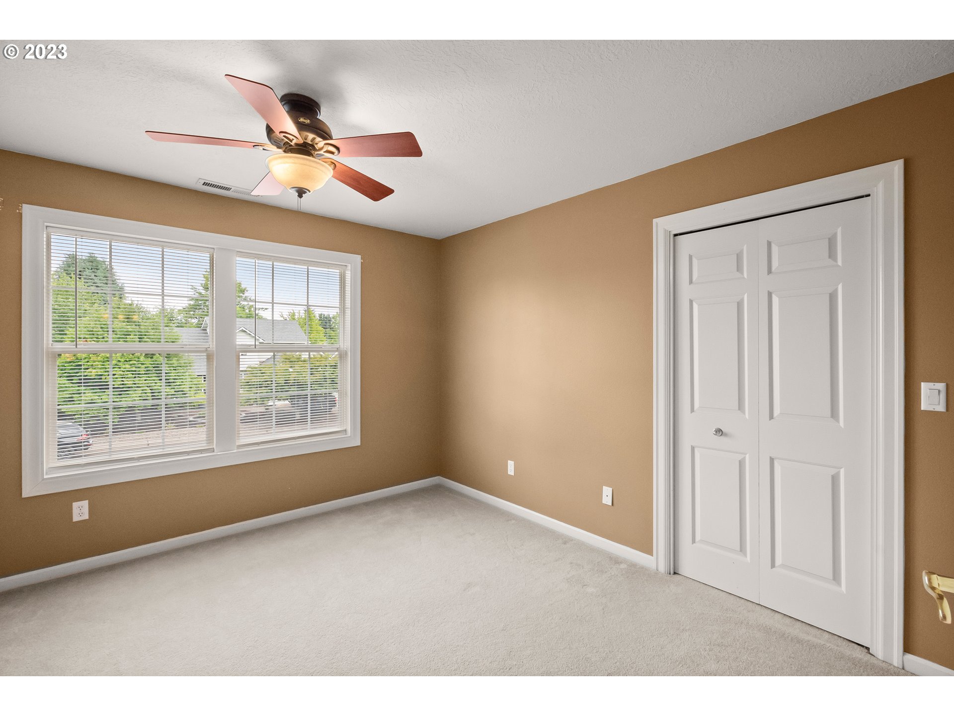 1055 SE BARBERRY AVE