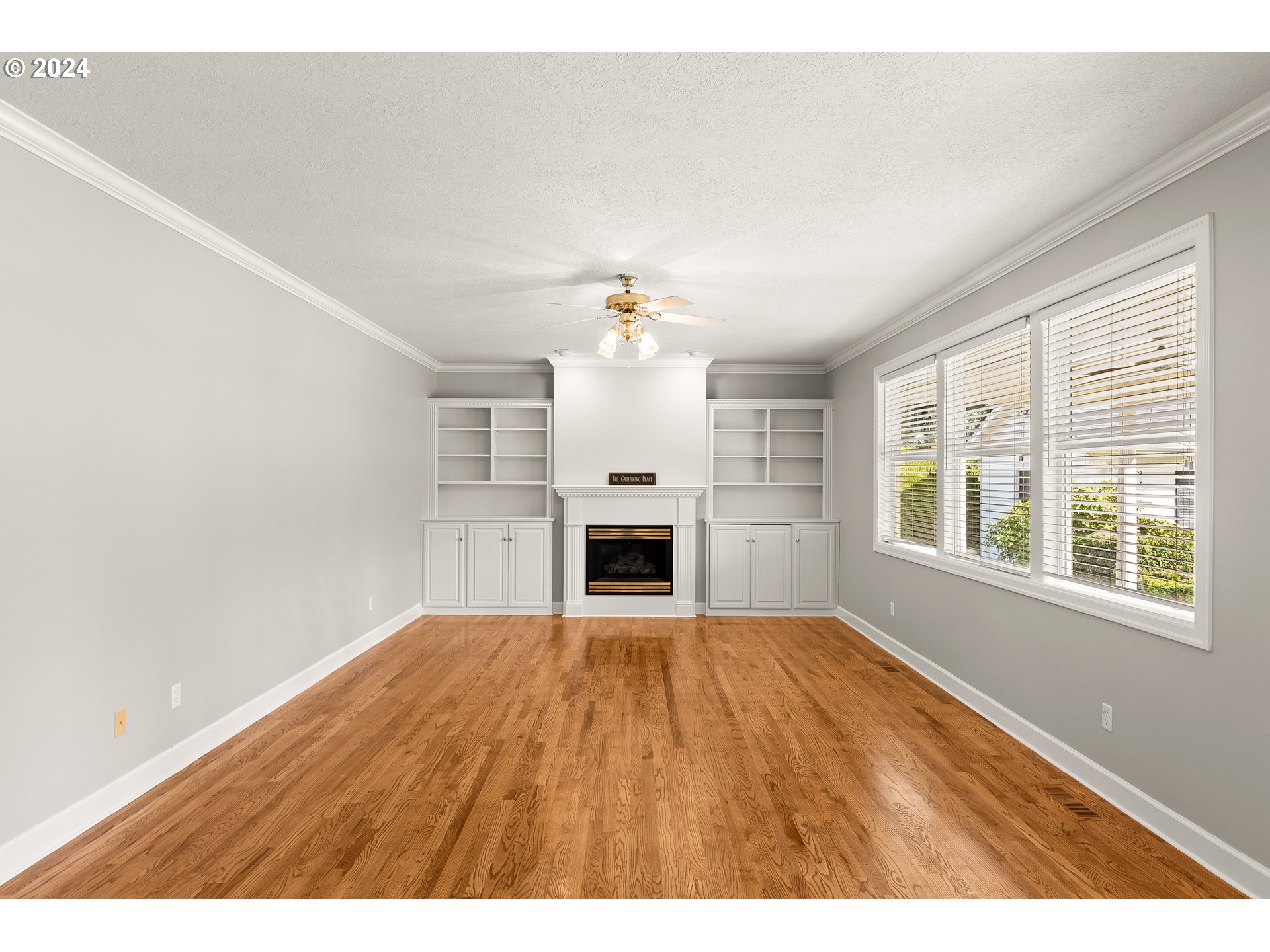 1055 SE BARBERRY AVE