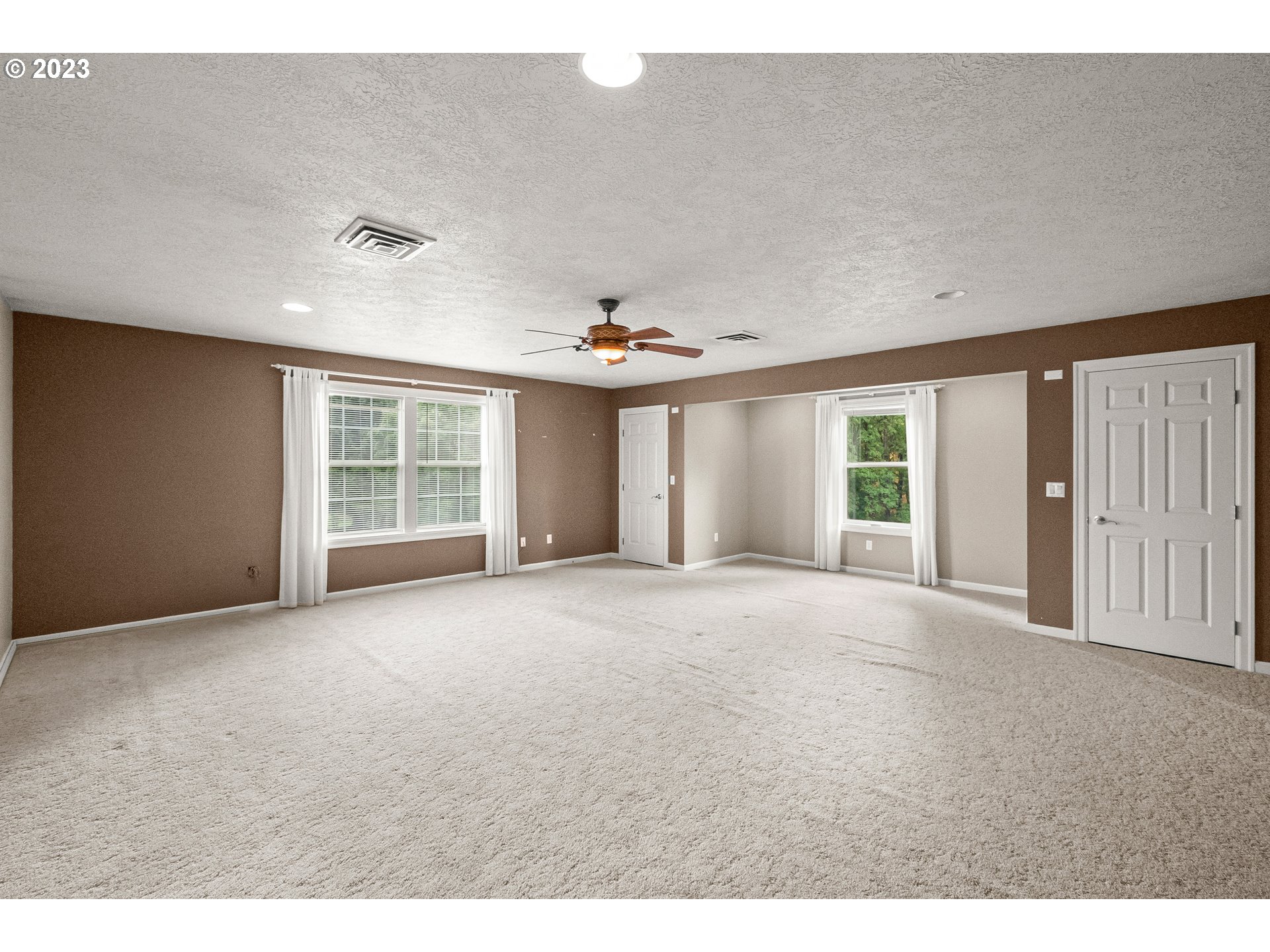 1055 SE BARBERRY AVE