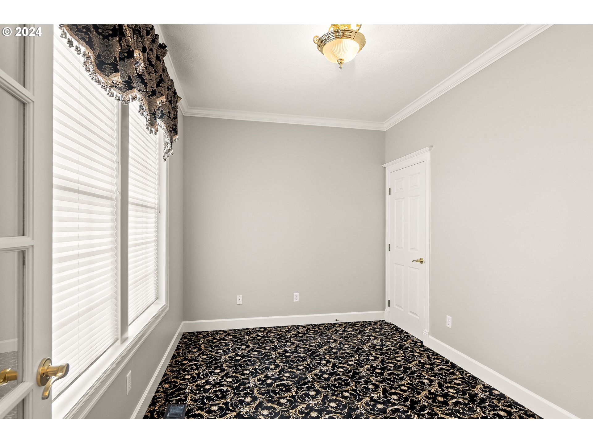 1055 SE BARBERRY AVE