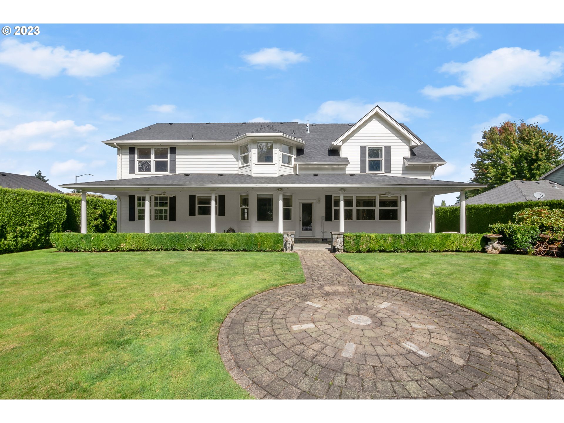 1055 SE BARBERRY AVE