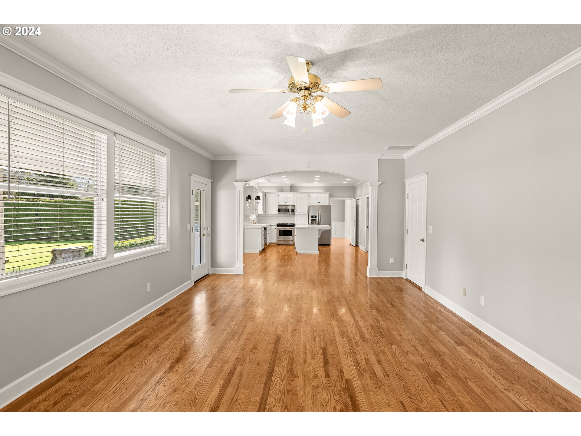 1055 SE BARBERRY AVE