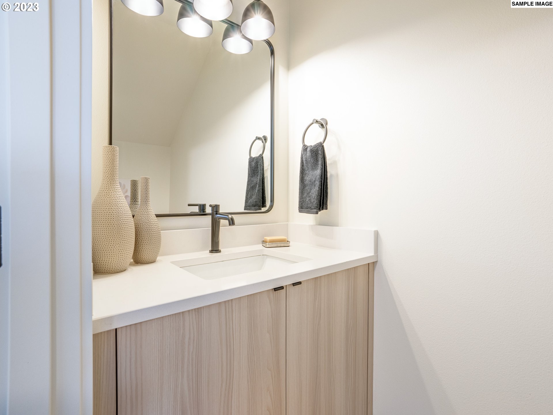 6417 N Greeley AVE 4