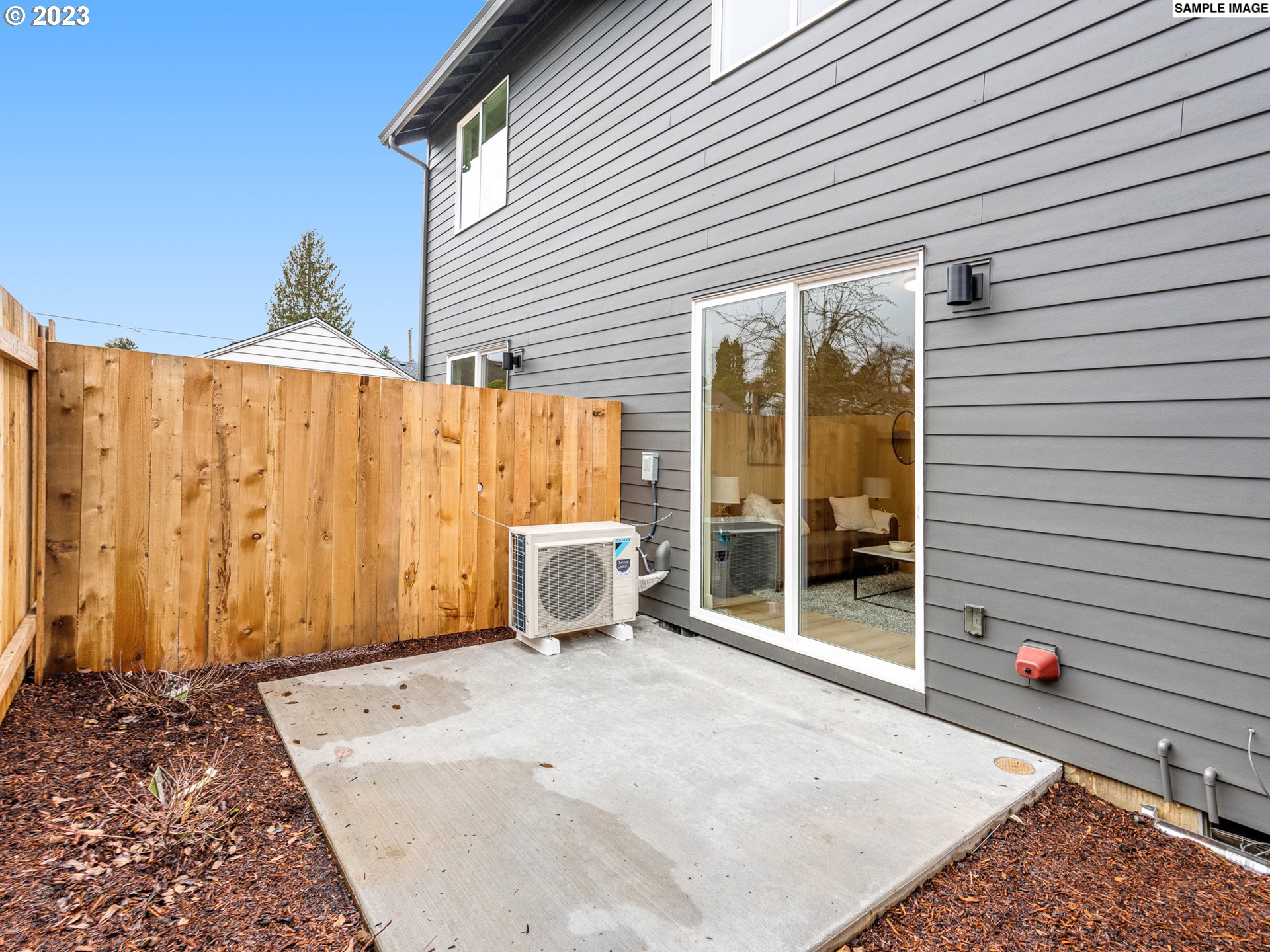 6417 N Greeley AVE 4