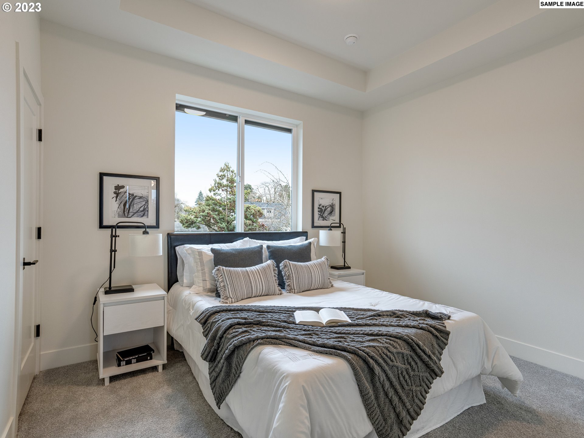 6417 N Greeley AVE 4