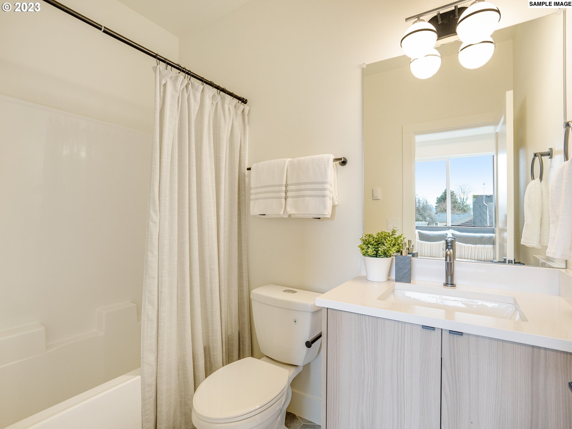 6417 N Greeley AVE 4