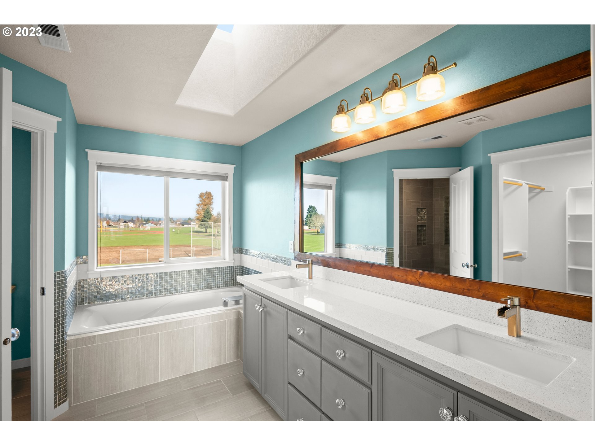 384 SE 13TH PL