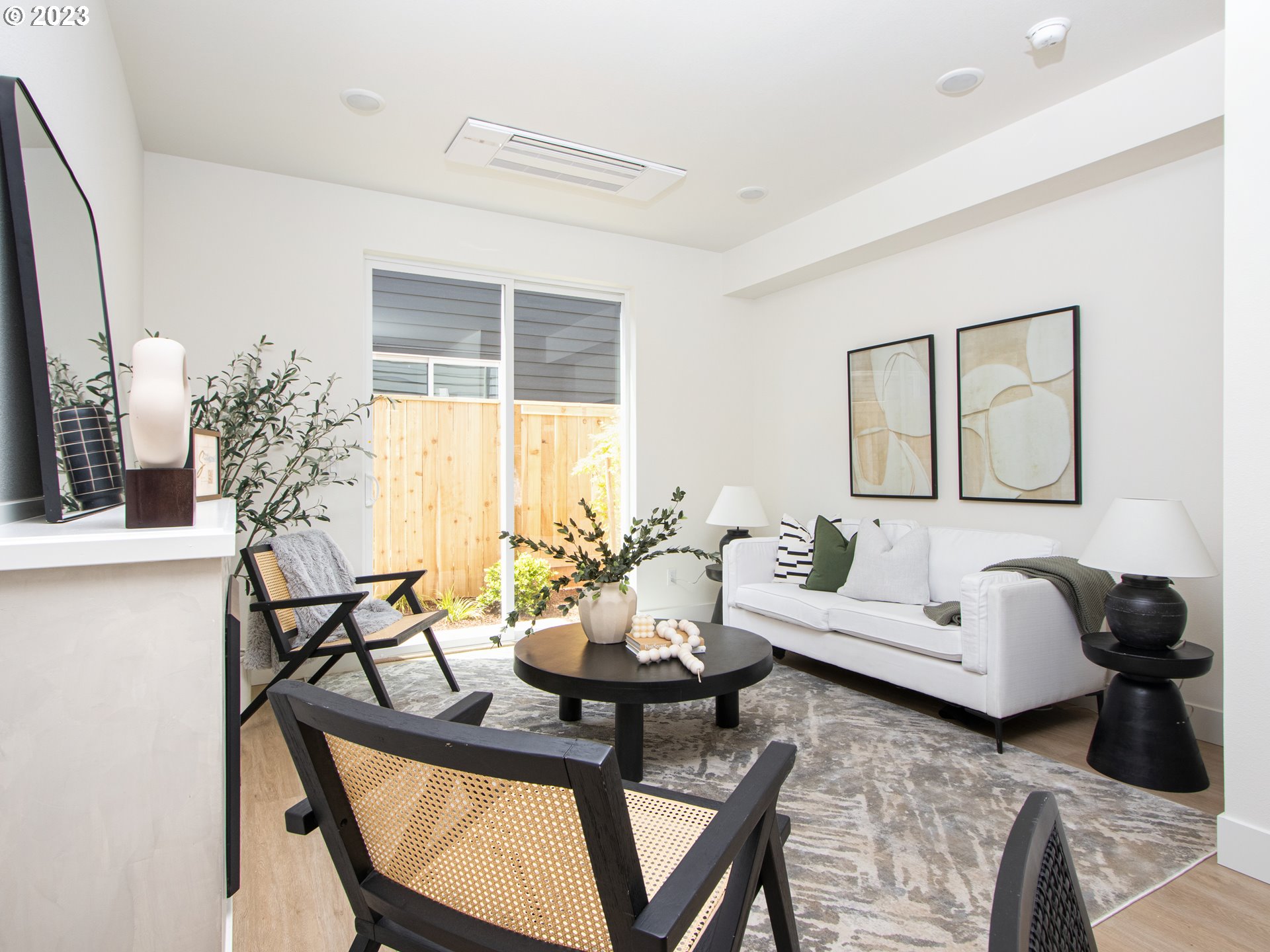 7521 N Clarendon AVE 5