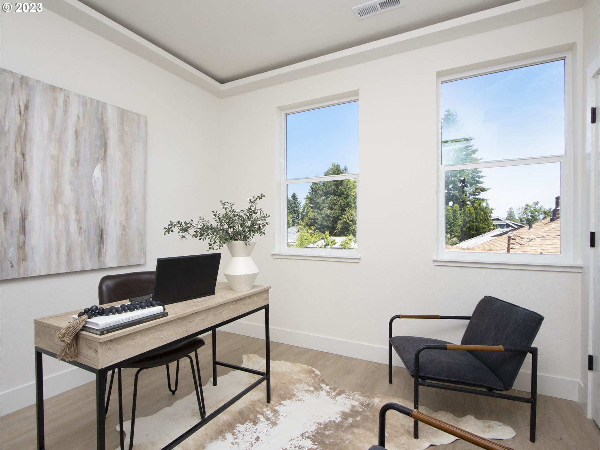 7521 N Clarendon AVE 5