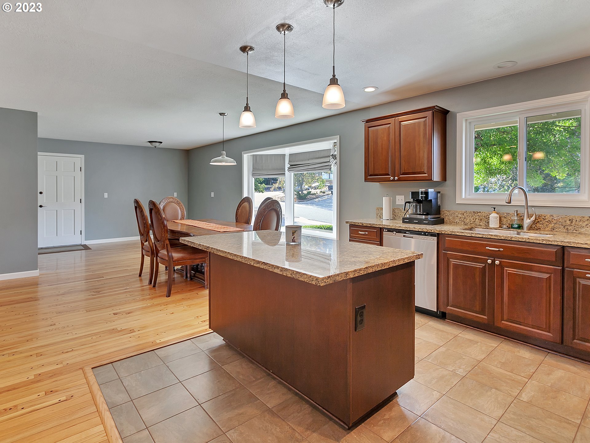 10615 SE LEXINGTON ST