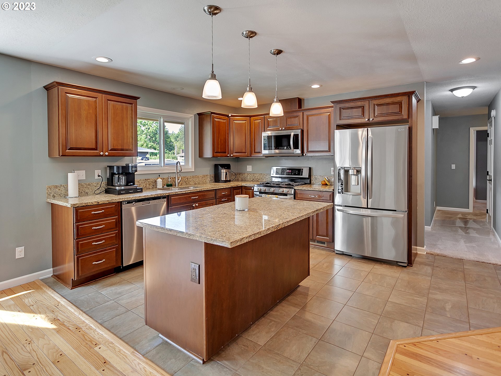 10615 SE LEXINGTON ST