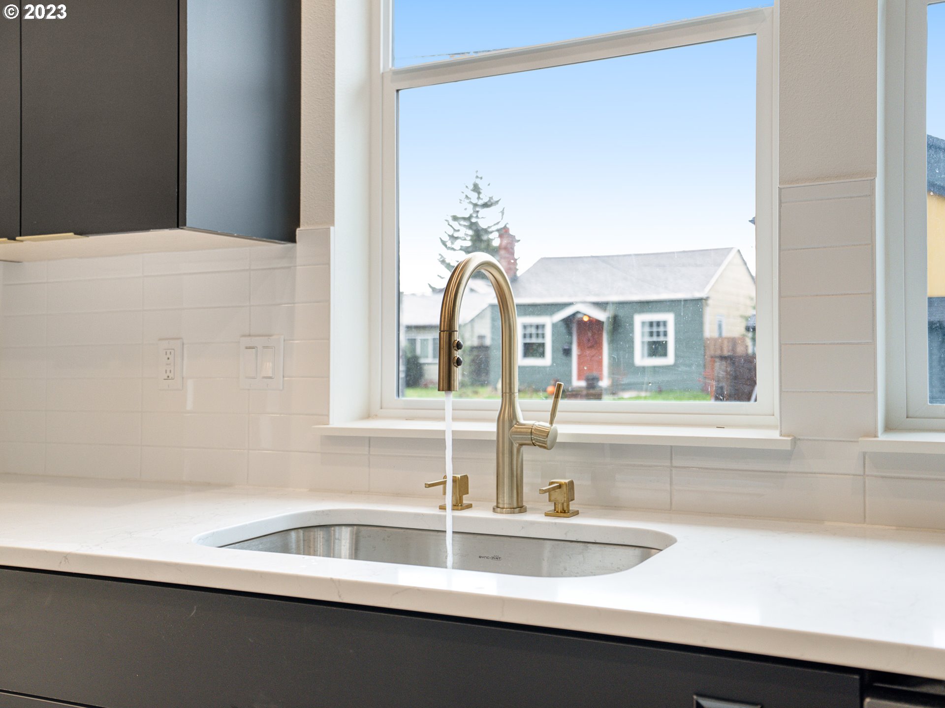 6830 N Montana AVE 3