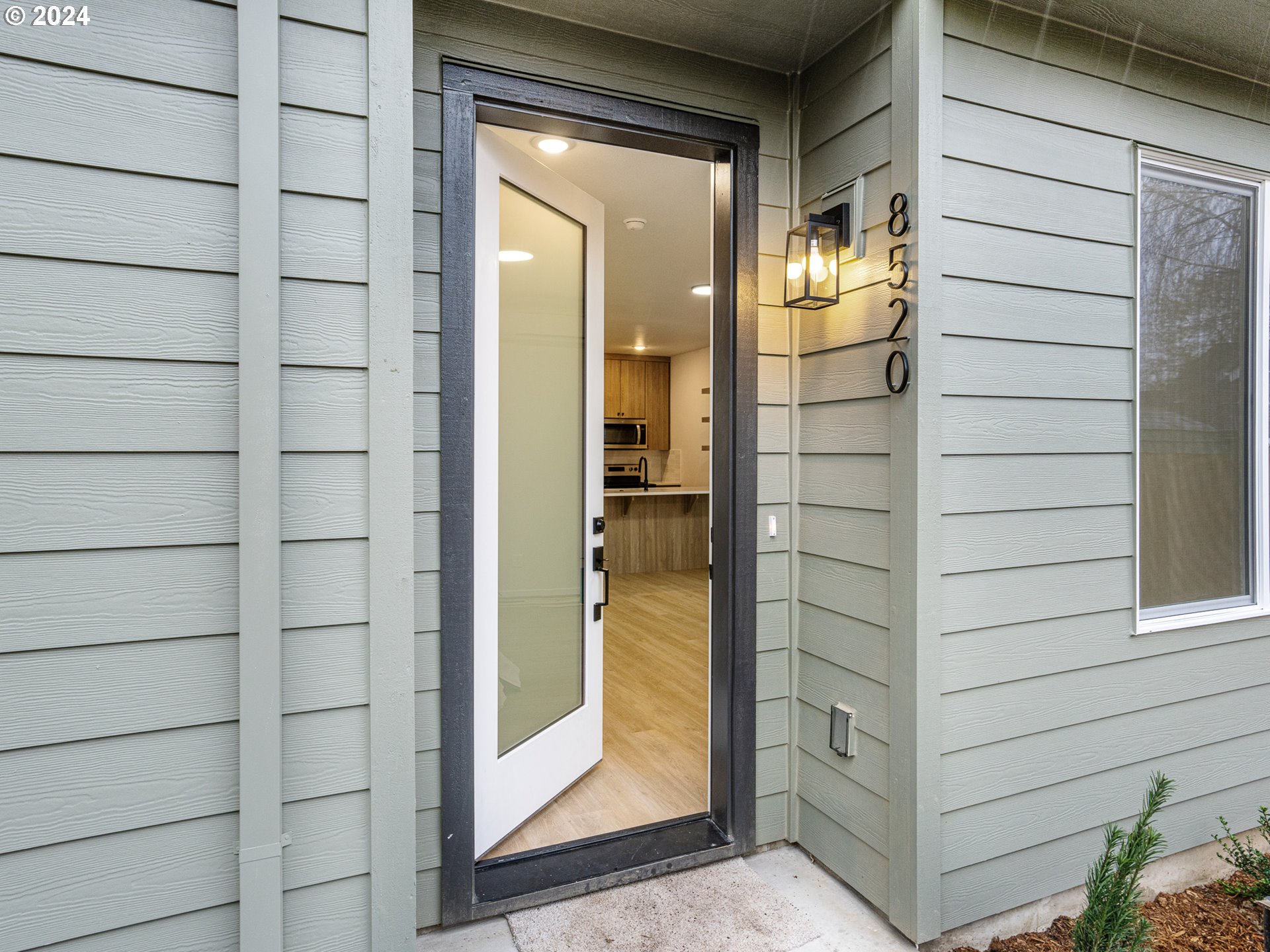 8520 N Endicott AVE 4