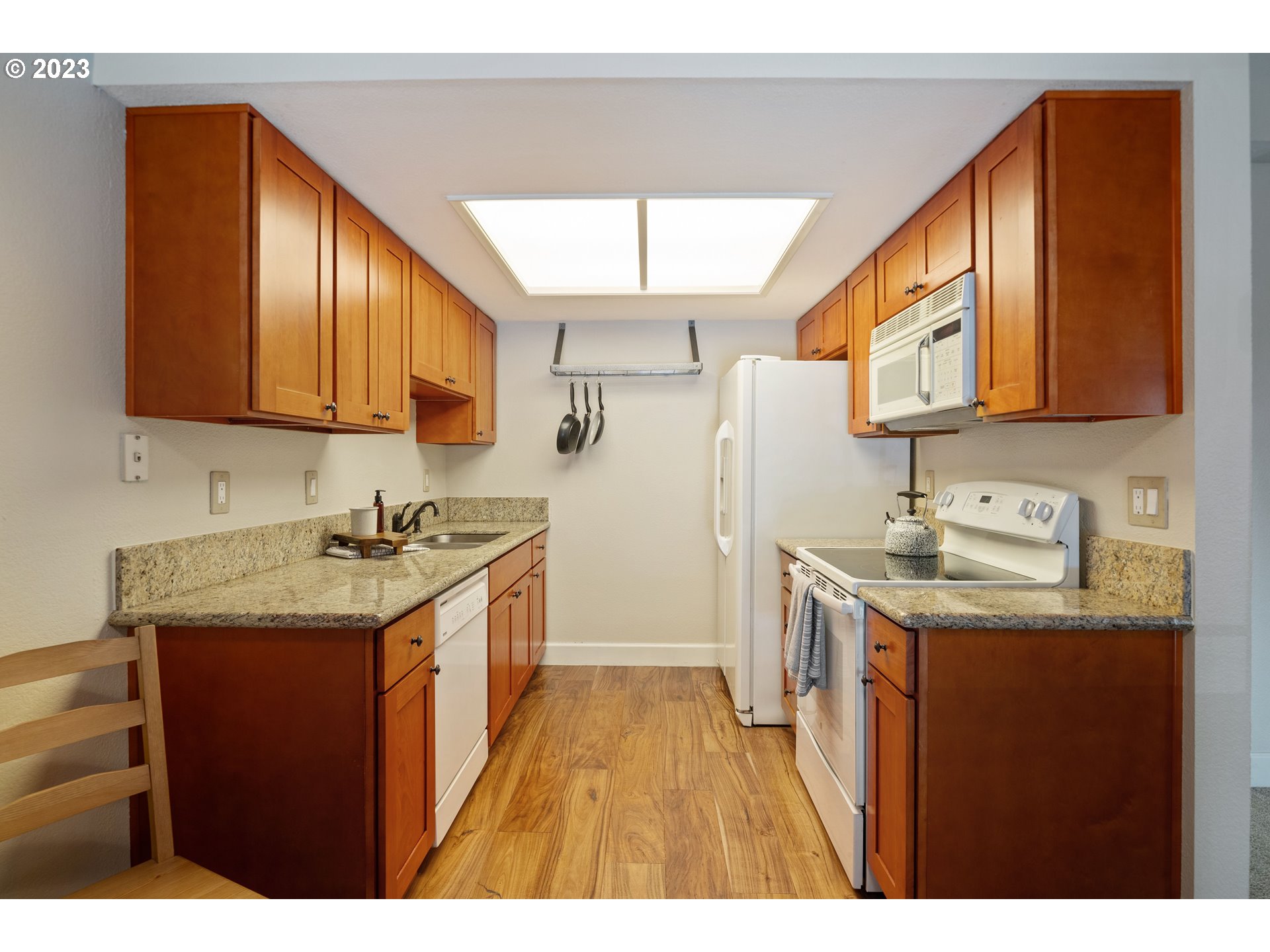 86 KINGSGATE RD I202