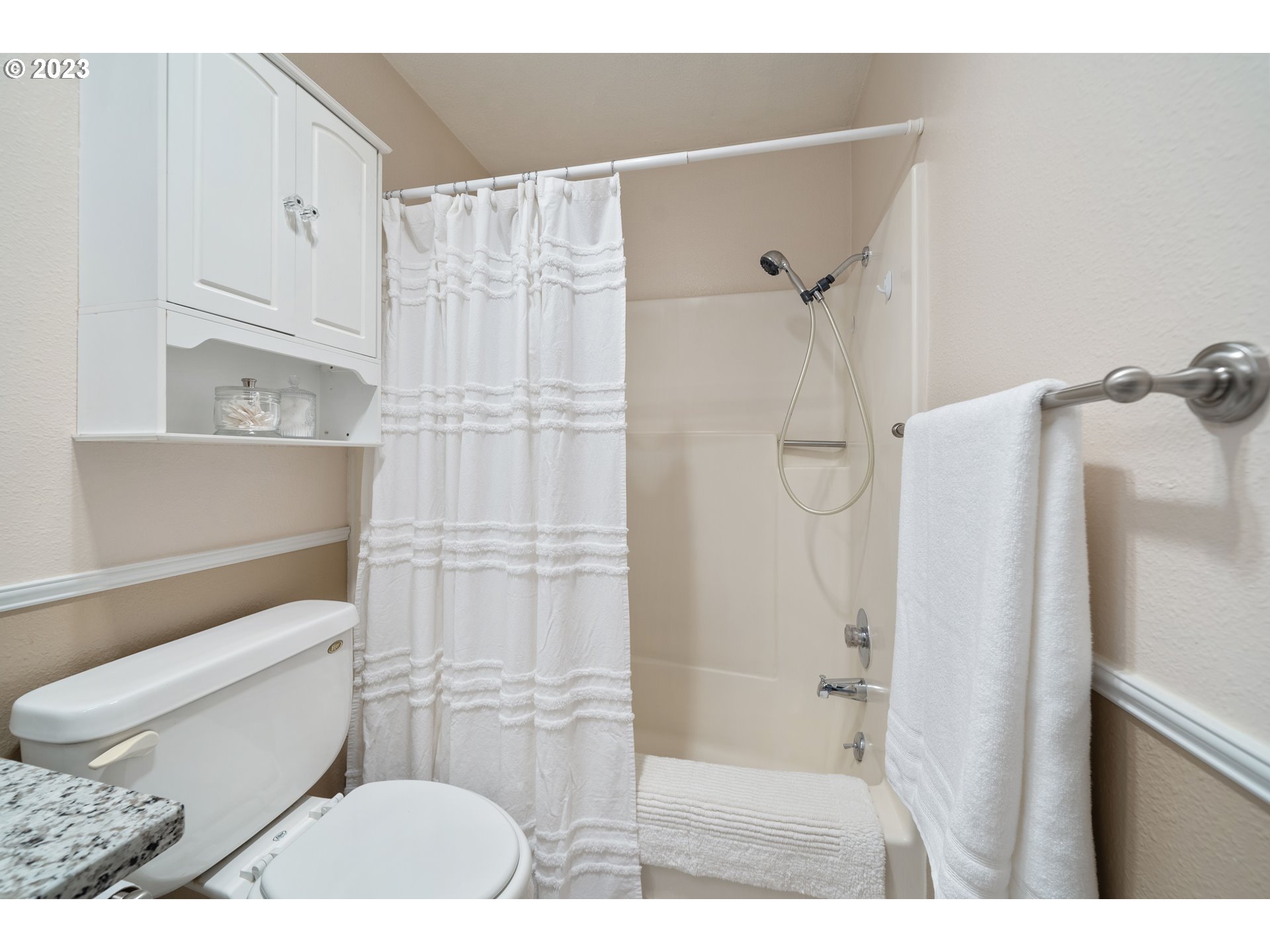 86 KINGSGATE RD I202