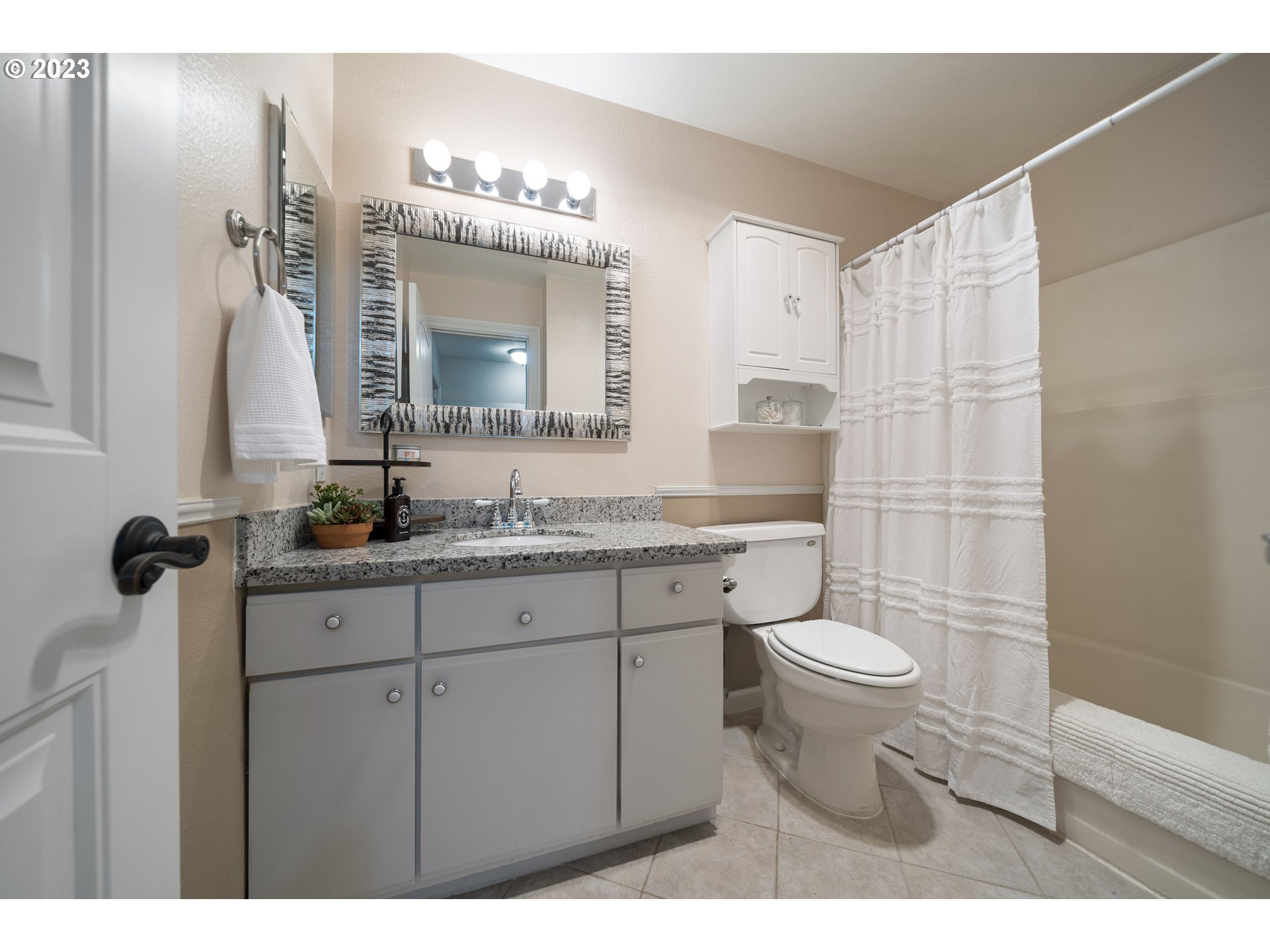 86 KINGSGATE RD I202