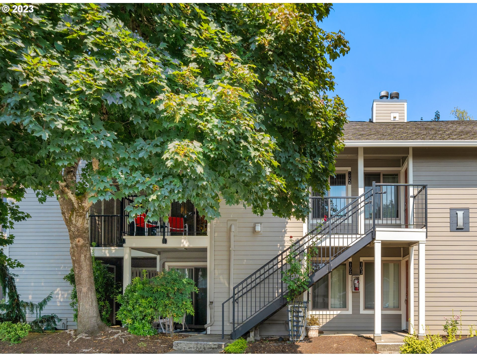 86 KINGSGATE RD I202