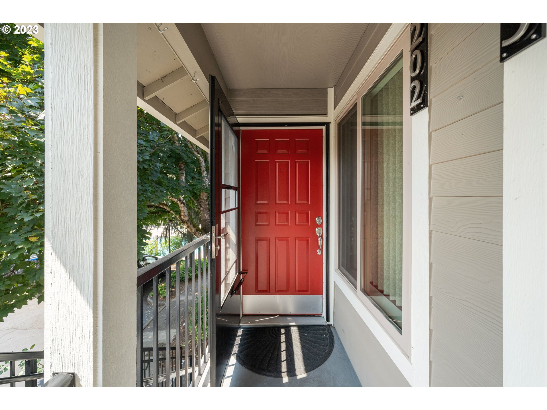 86 KINGSGATE RD I202